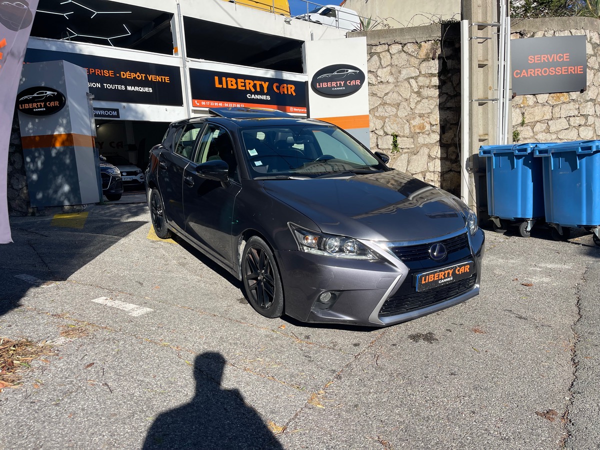 Lexus CT200H 200 H 1.8 VVT-i 136 CV Sport Design / Jantes Noires / Toit Ouvrant / Caméra de recul