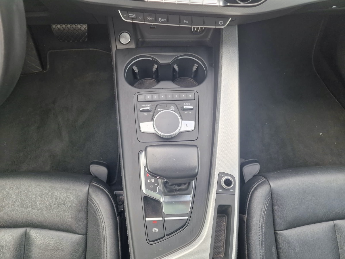 Audi A4 Avant SLINE 218cv 3.0 TDI QUATTRO, SUIVI COMPLET, TOIT OUVRANT, 4 ROUES HIVERS SUR JANTES