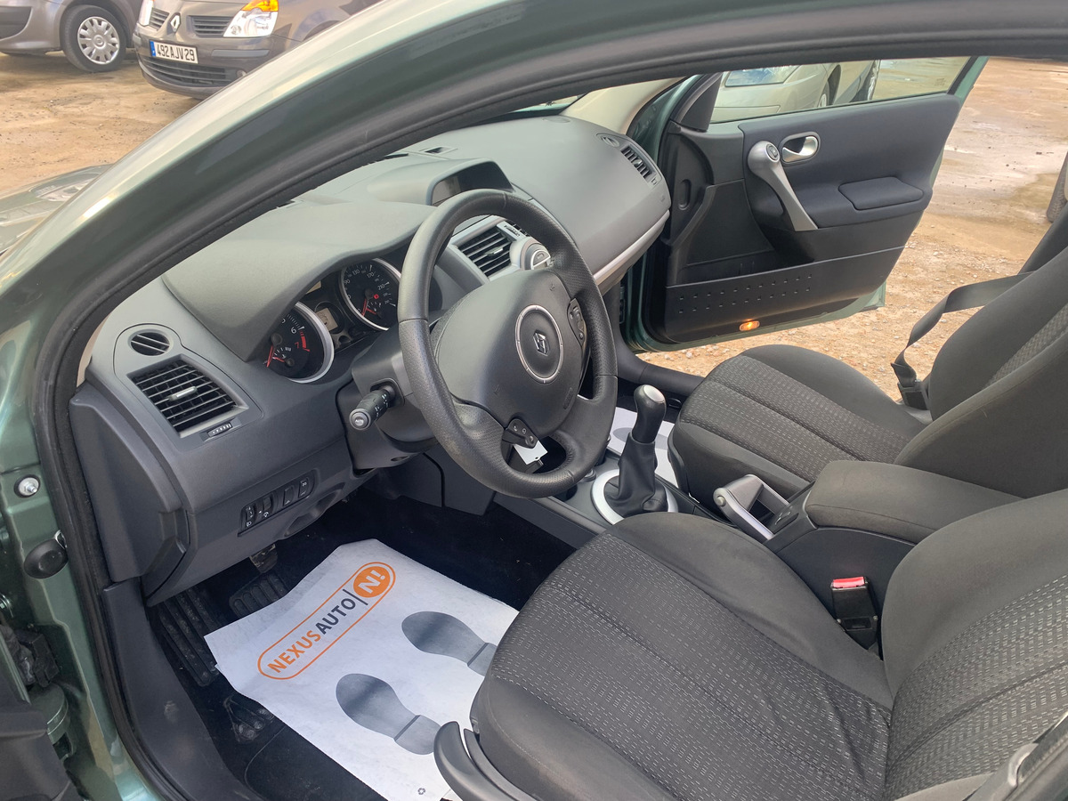 RENAULT Megane mégane 1.6i 16v 110ch 96742km