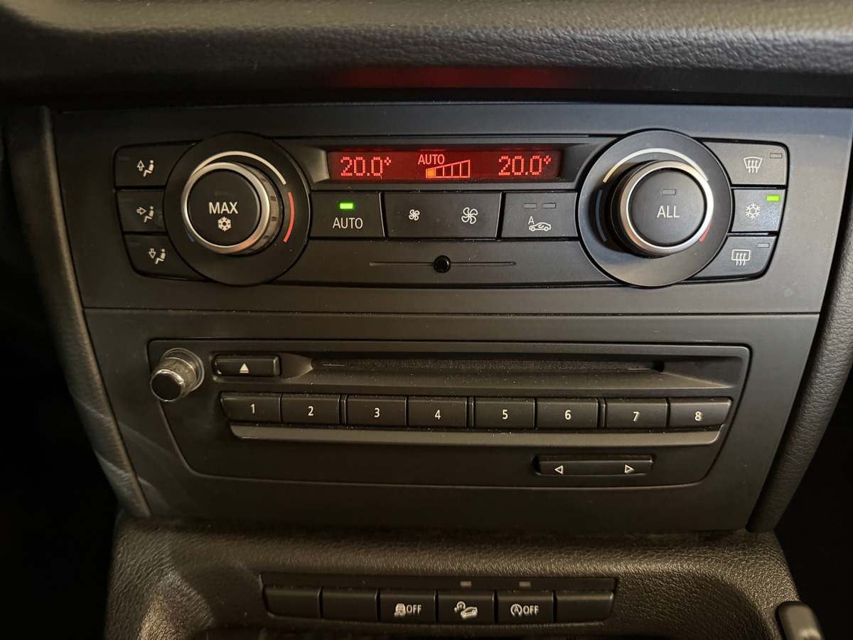 Bmw X1 E84 xdrive18 2.0 143 CV / 1er Main / GPS / Radar de stationnement Av / Ar