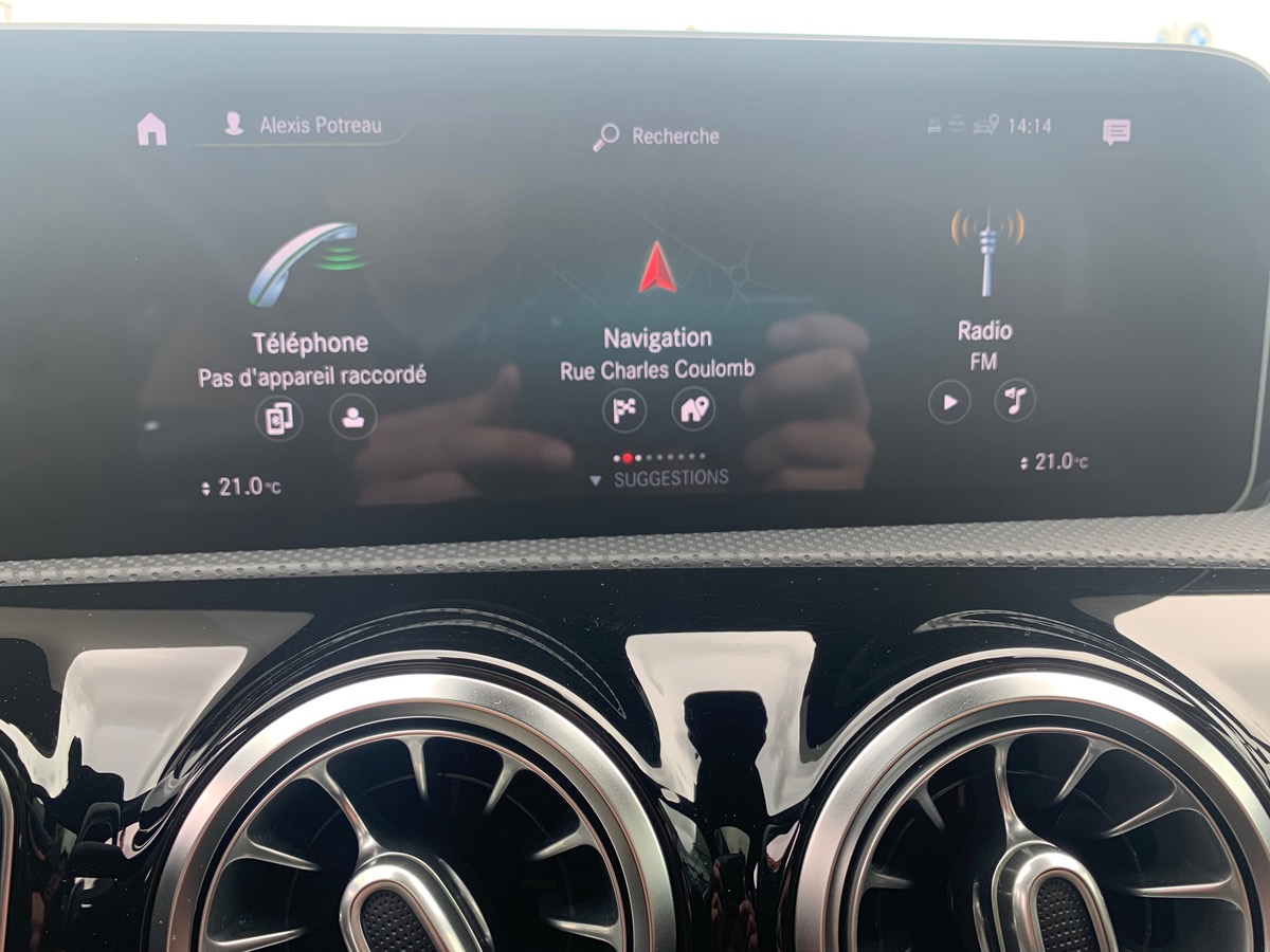 Mercedes-Benz Classe A 225 ch | AMG LINE | Toit ouvrant panoramique | Eclairage d'Ambiance | 4 MATIC