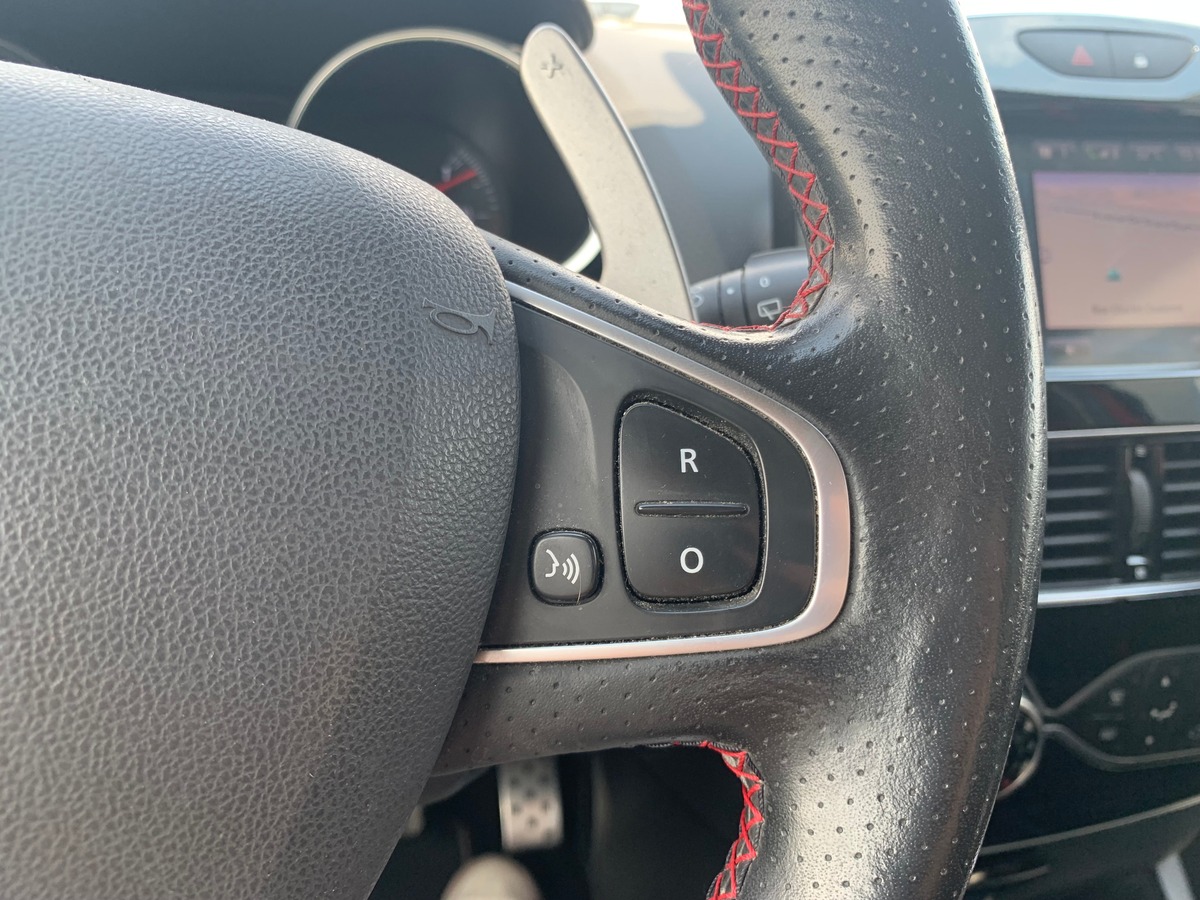 RENAULT Clio IV 200 ch | RS | Caméra recul | Régulateur vitesse | GPS | Bluetooth | Palettes volant