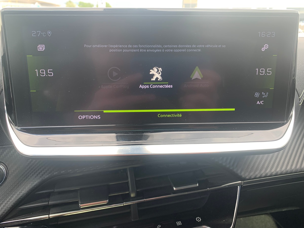 Peugeot 2008 130 chevaux | GT Line | Toit ouvrant panoramique | Apple car Play | Attelage