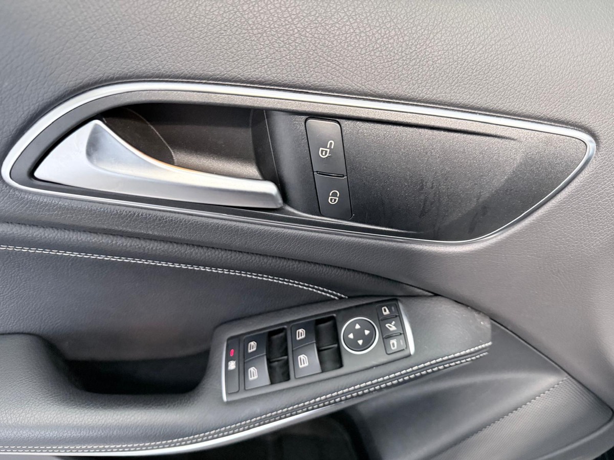 Mercedes-Benz GLA 1.6 i 156  SENSATION