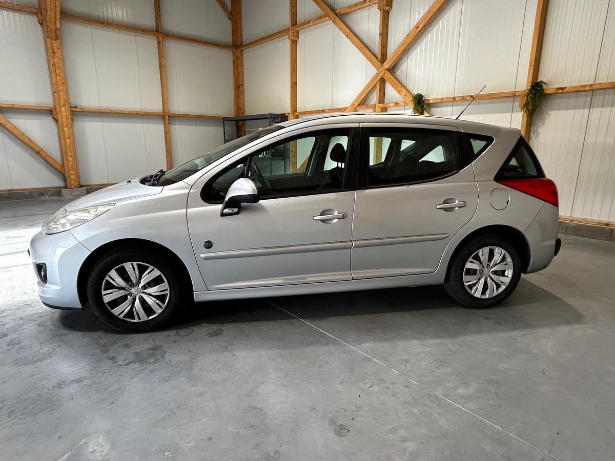 Peugeot 207 SW 1.6 HDi FAP 92 cv / DISTRIBUTION ET VIDANGE OK / SUIVI OK / GARANTIE