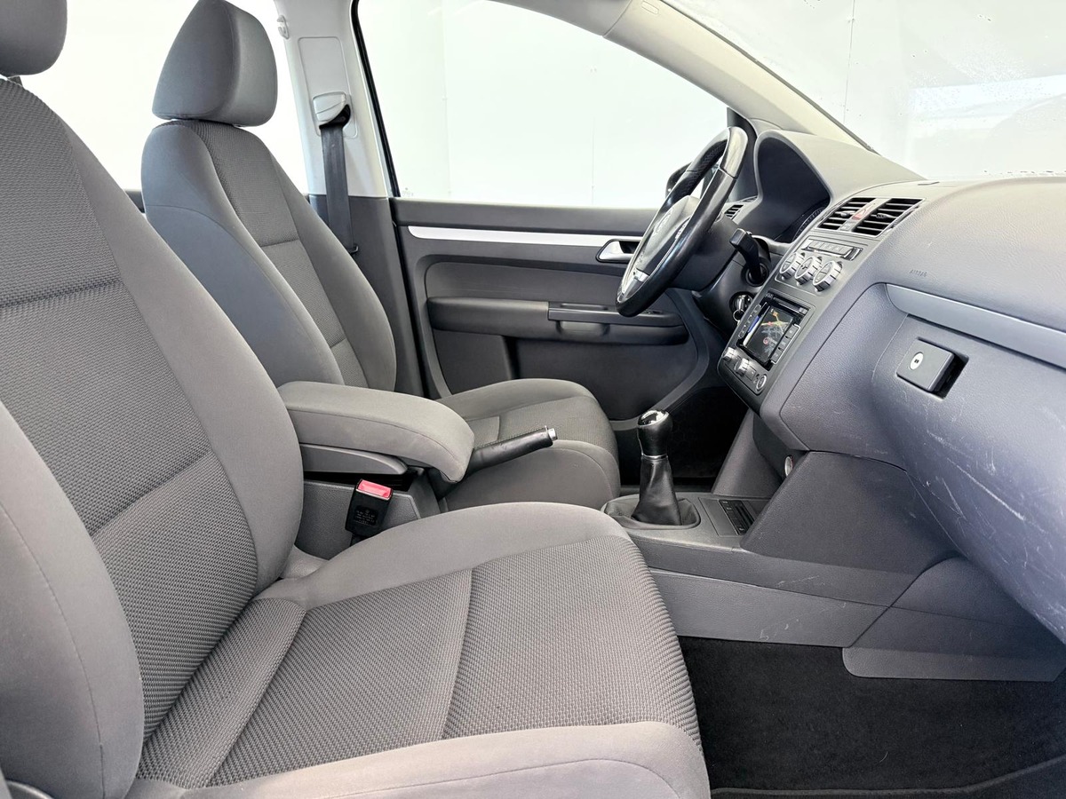 Volkswagen Touran 1.6 TDI 105  TRENDLINE 7 PLACES  PREMIERE MAIN