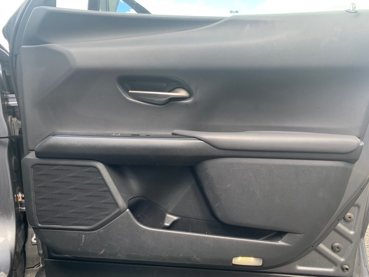 Lexus UX 250 | 184 ch | Pack Confort | Apple car Play | Caméra recul | Régulateur vitesse adaptatif