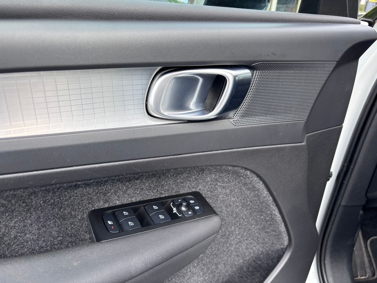 Volvo XC40 2.0 T6 HYBRID - TVA RECUPERABLE - Attelage électrique