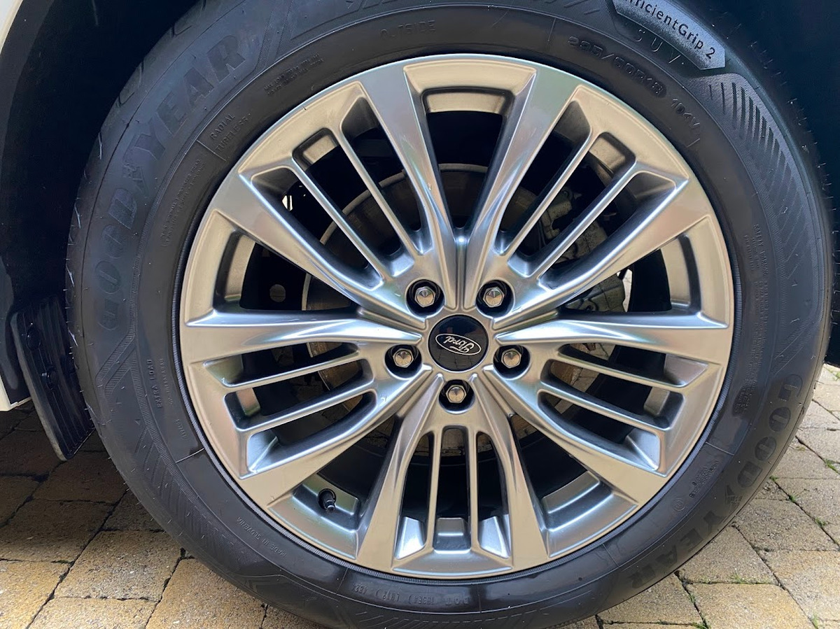 Ford KUGA PHEV 183 ch | VIGNALE | Toit Panoramique | Attelage | Roue secours | Pack Technologique