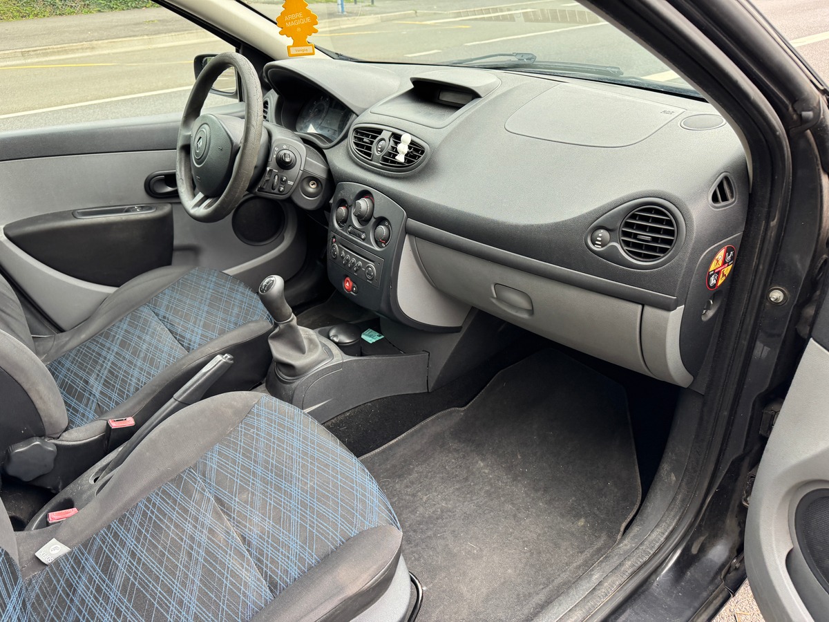 RENAULT Clio 1.2i 16v 75 AUTHENTIQUE