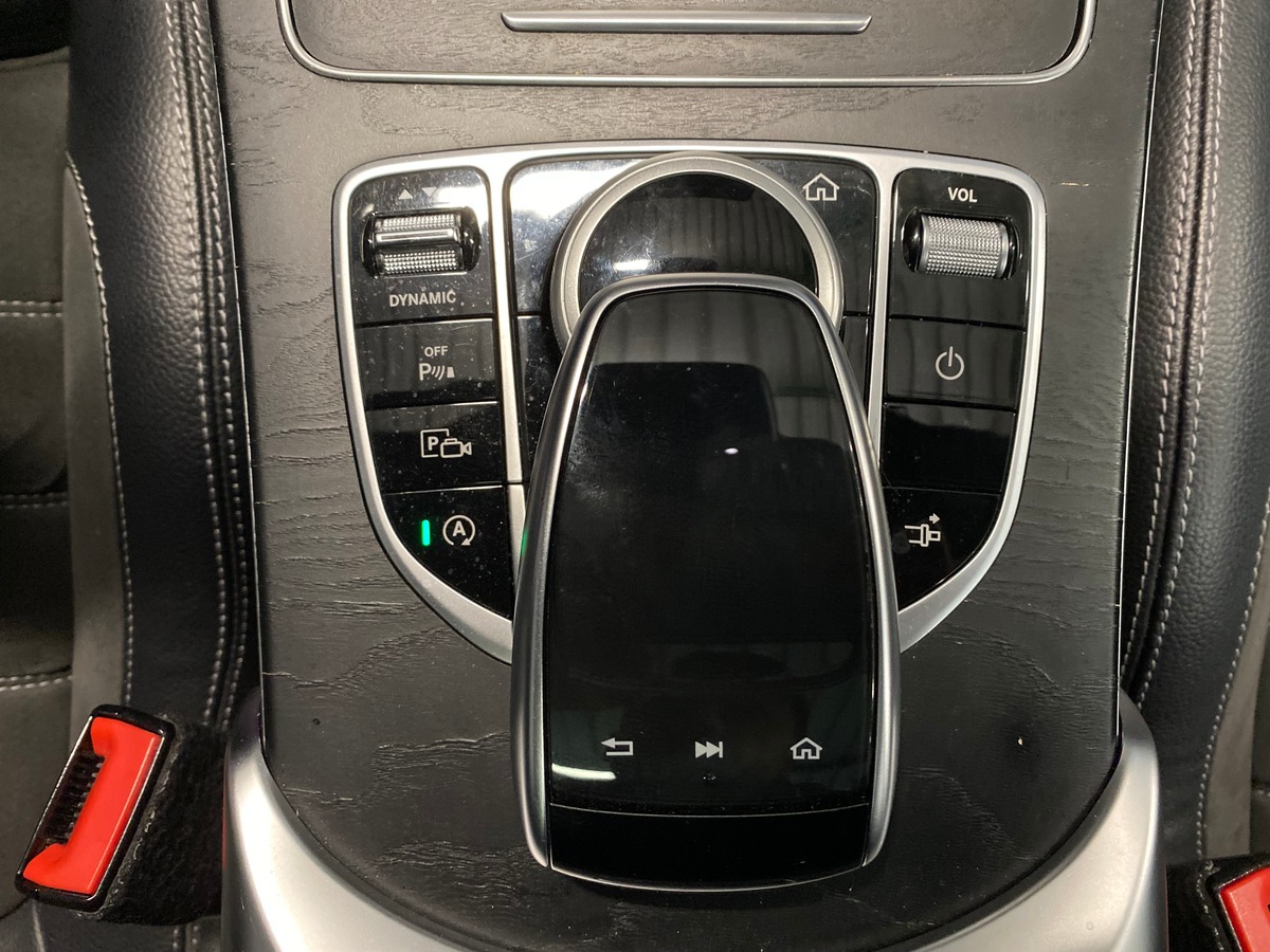 Mercedes Benz Classe C 220 cdi AMG Line / Toit Panoramique Ouvrant / Cock Pit / Led d Ambiance