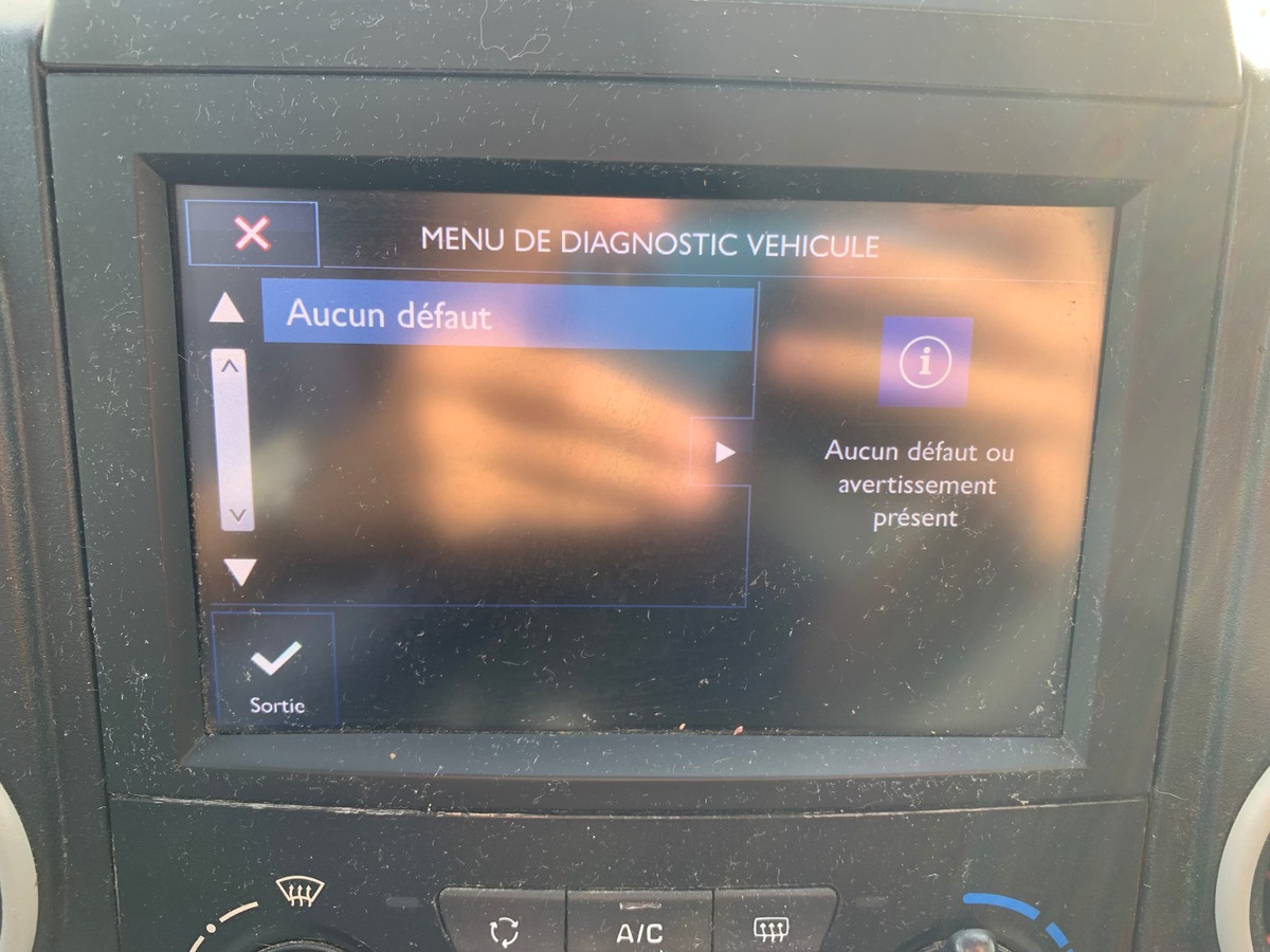 Peugeot Partner 100 ch | 5 Places | GPS | Climatisation | Attelage | Roue secours | Apple car play