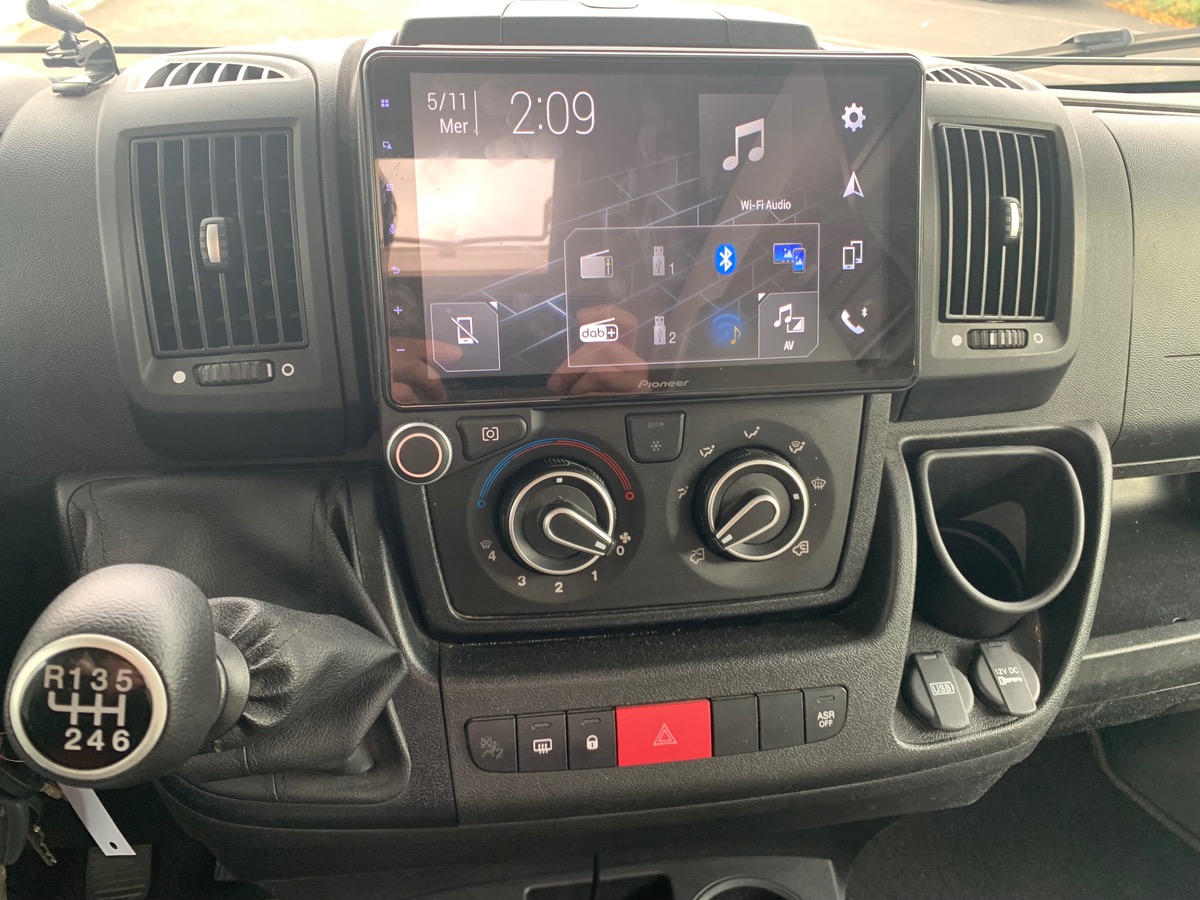 Capron A 140 ch | CAMERA DE RECUL |  LITS SUPPERPOSES | STORE EXTERIEUR | Climatisation manuelle