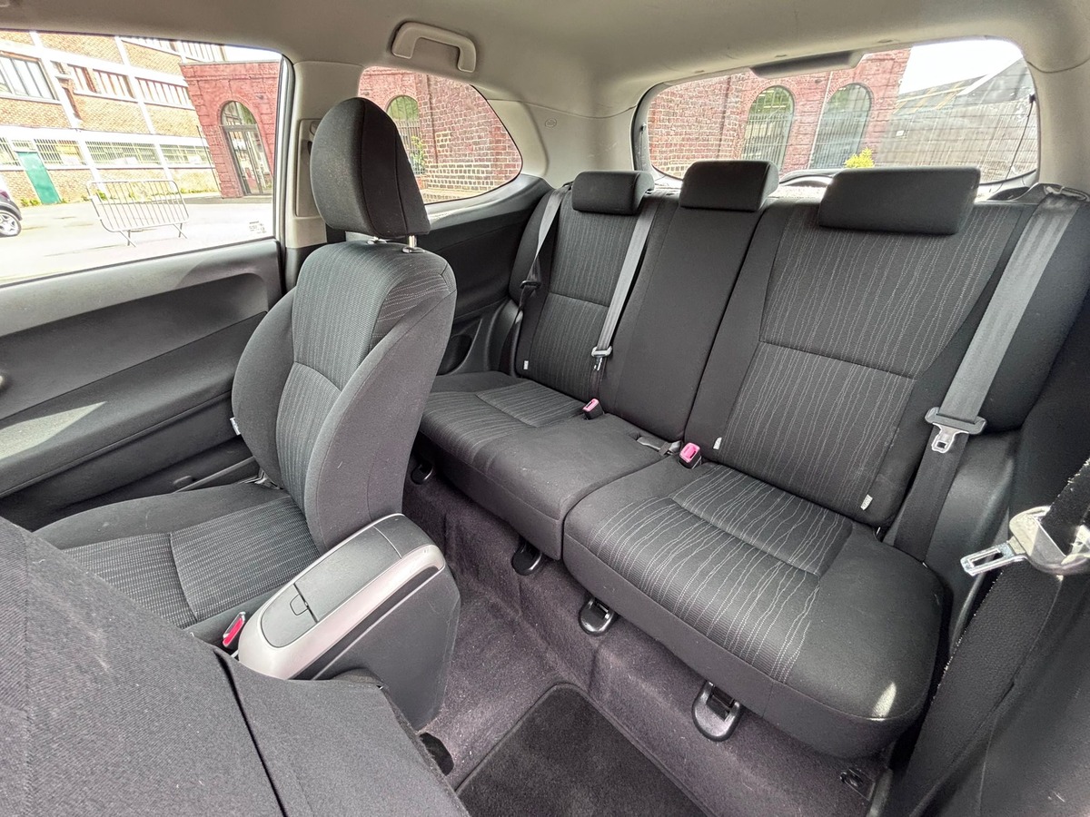 Toyota Auris 1.6i LUNA - Révisée - Garantie