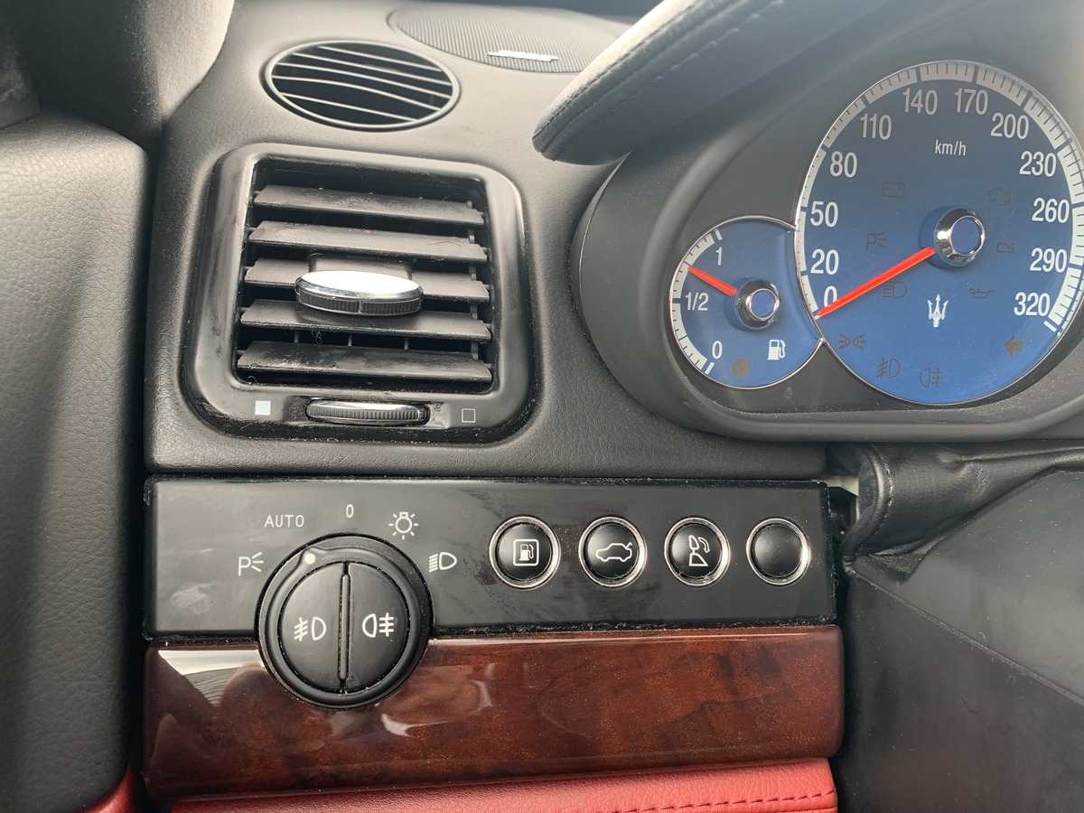 Maserati Quattroporte 4.2 | 401 chevaux | GPS | Régulateur de vitesse | Toit ouvrant électrique