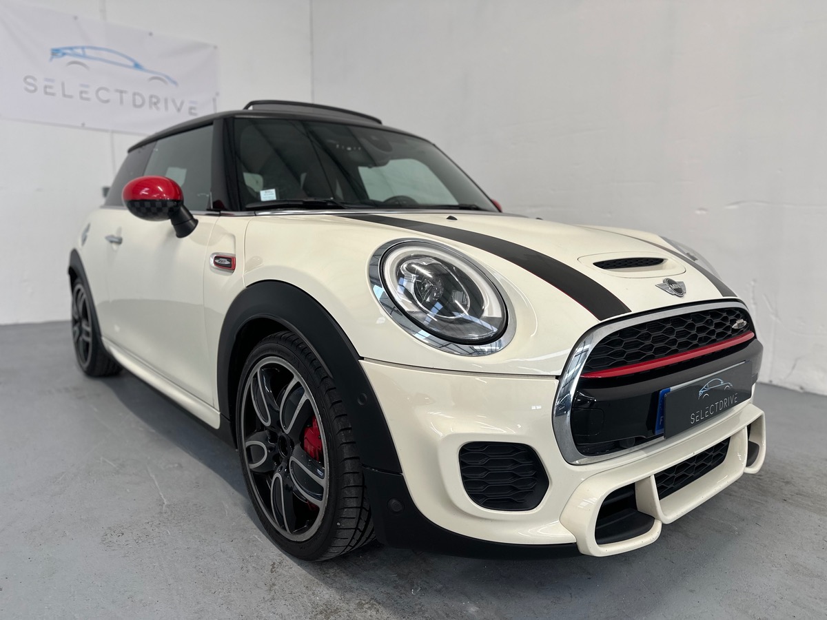 Mini Cooper III (F56) 2.0 231cv JCW BVA6 Harman Kardon / Toit Ouvrant / Echappement Sport