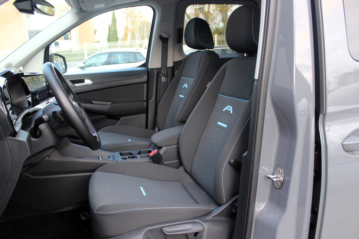 Ford Tourneo CONNECT III 2.0 ECOBLUE 122 ch  ACTIVE DSG 7 - 5 PLACES + CARPLAY