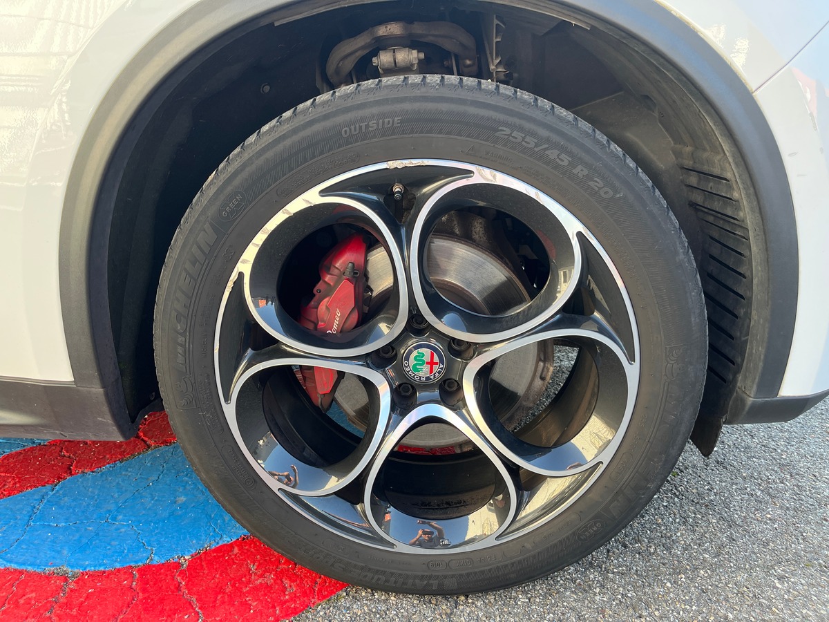 Alfa Romeo Stelvio 2.2 210CH Q4 SPORT EDITION, AT8, HAYON ELEC, CAMERA, MAINTIEN DANS LA VOIE