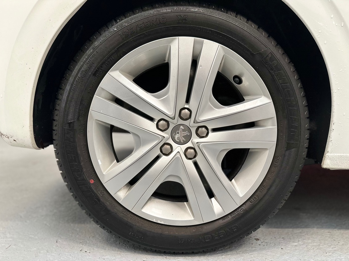 Peugeot 208 1.2 PURETECH 82cv STYLE 5P