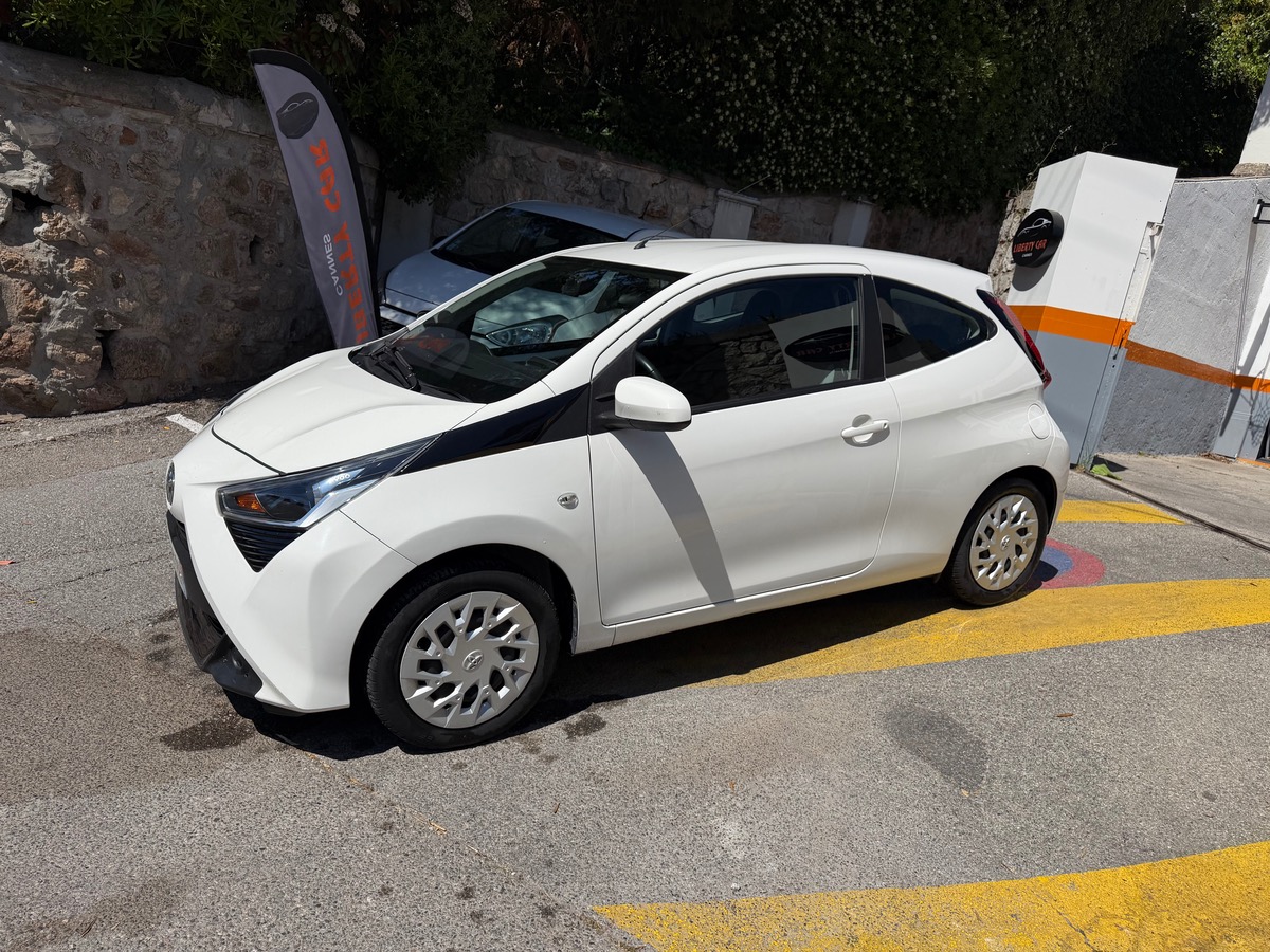 Toyota Aygo 1.0 VVTi 72 CV Boîte auto Phase 2 / KM Réel / Cim / écran / Caméra de recul