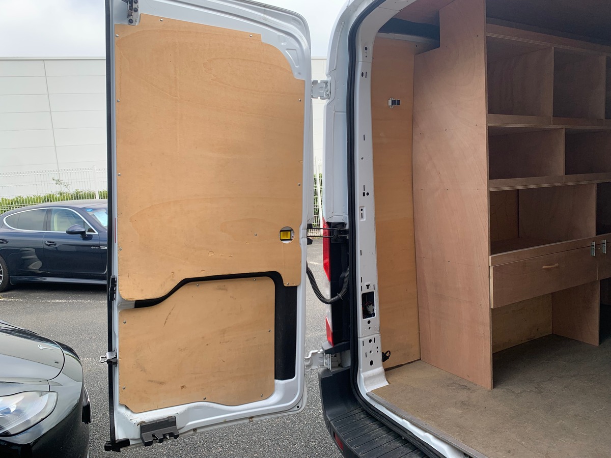 Ford TRANSIT 130 ch | Attelage | Régulateur de vitesse | Bluetooth | Plancher bois et latérale