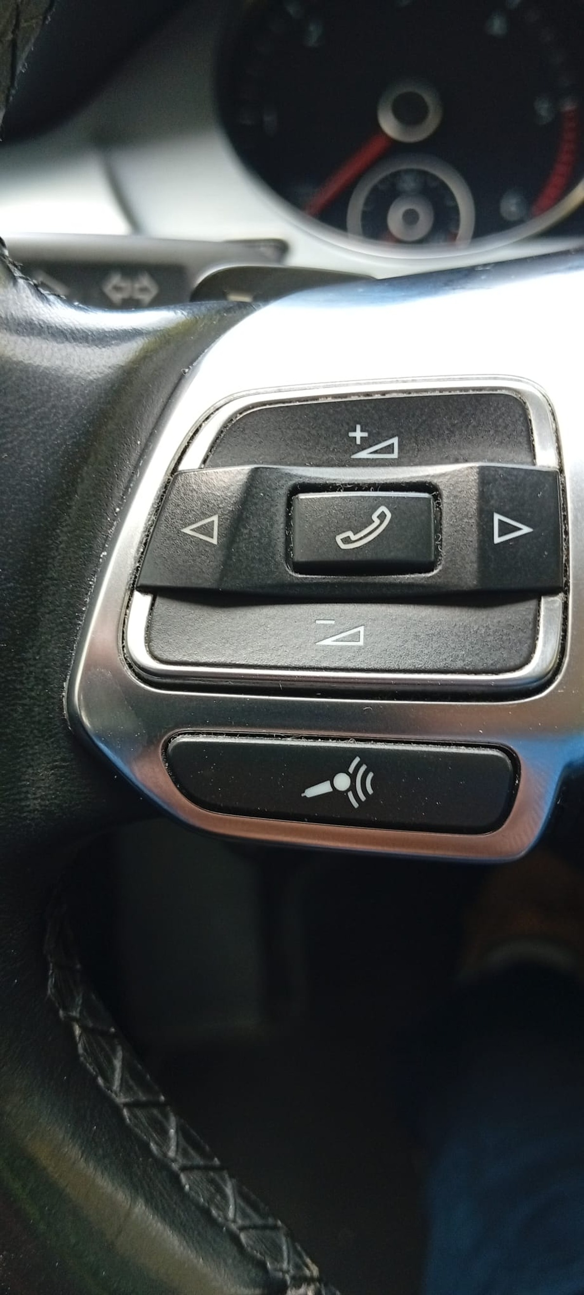 Volkswagen Passat CC 2.0 TDI 140ch Carat DSG6 Pack R line / Suivi d'entretien à jour