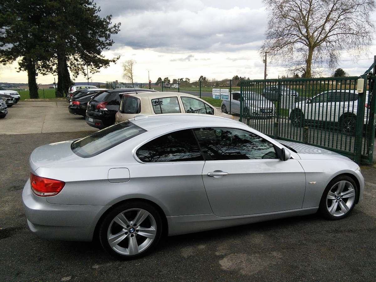 Bmw Série 3 325d 2.0  bva 197 CV sport design Origine française