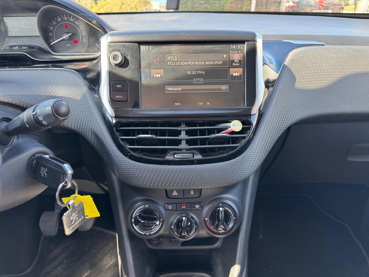 Peugeot 2008 STYLE 1.6 BlueHDi S&S 100cv - Garantie