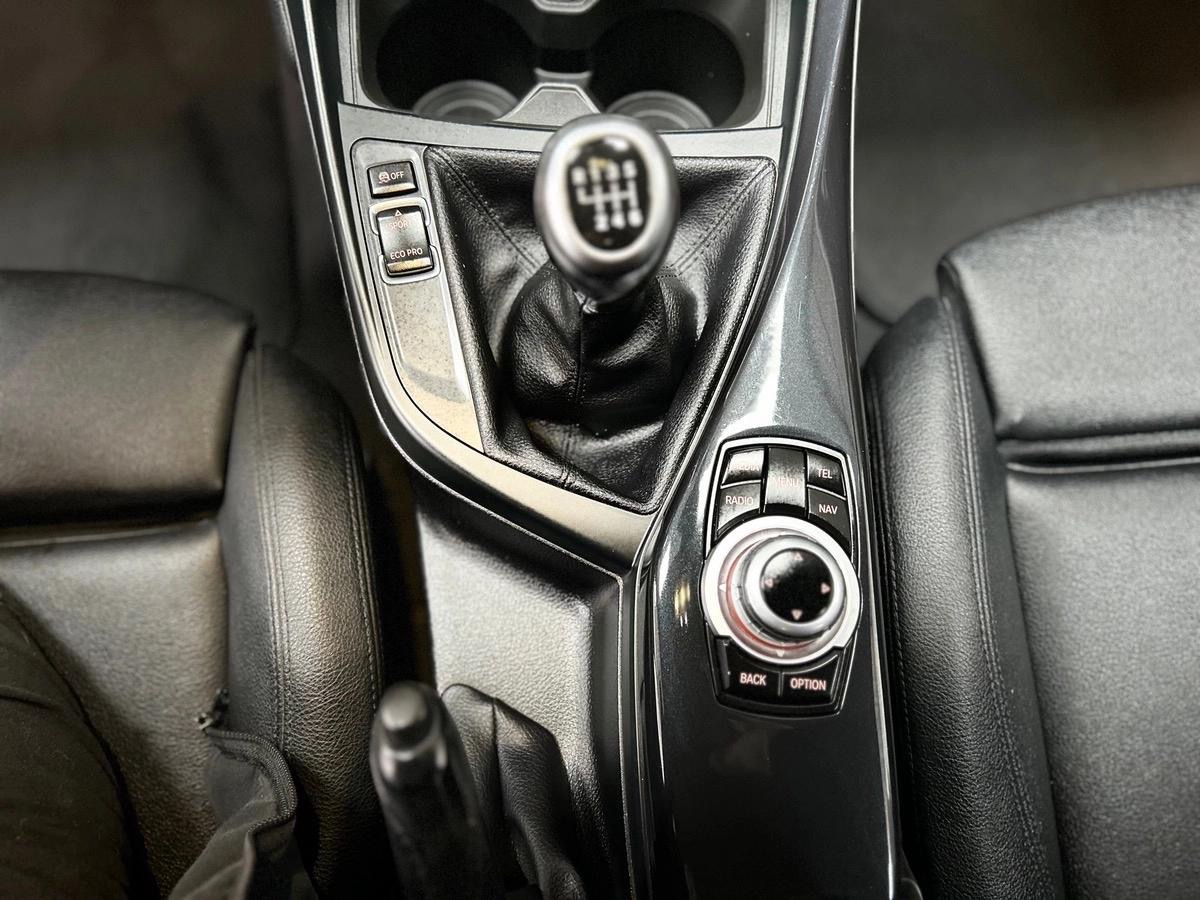 Bmw Série 1 120d Luxury BVM6 2ème main sièges chauffants