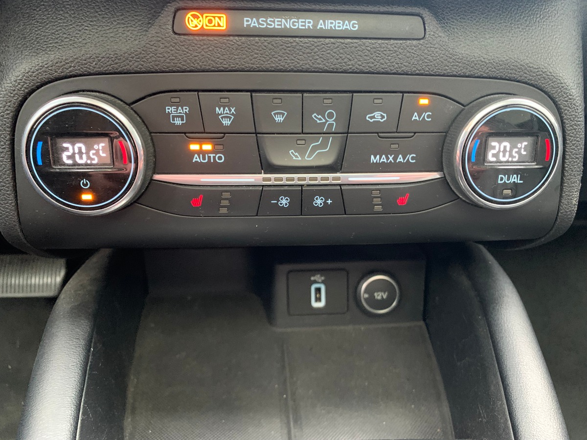 Ford FOCUS SW 120 ch | Vignale | Toit ouvrant panoramique | Apple car play Android auto | Attelage