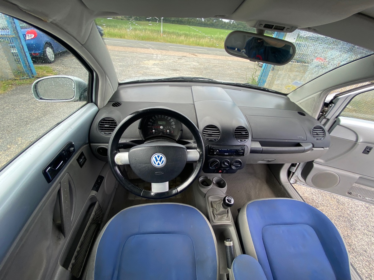Volkswagen NEWBEETLE 1.6i 100cv 200211km