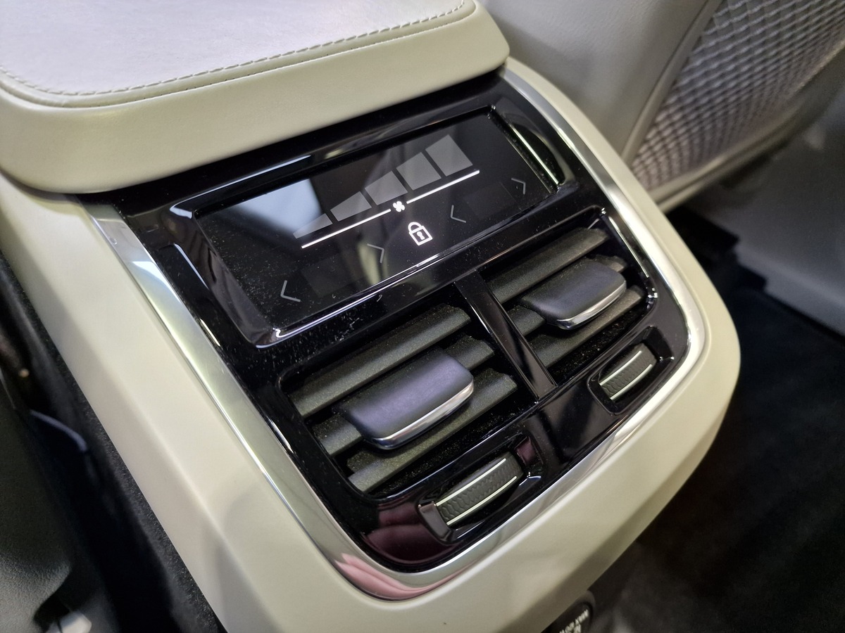Volvo XC90 2.0 T8 INSCRIPTION LUXE 390 TVA RECUPERABLE 7 PLACES II E