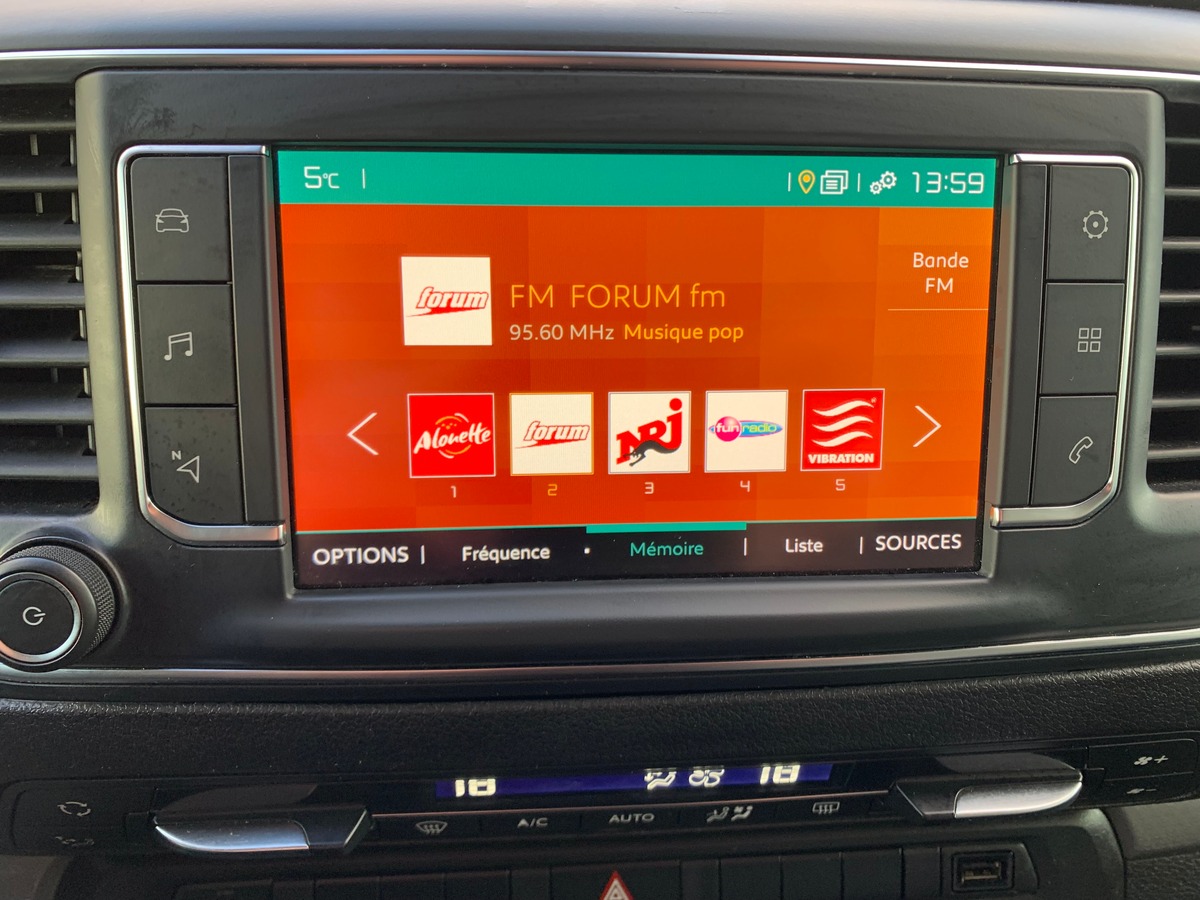 Citroën Spacetourer 120 ch | FEEL | 8 places | Attelage | Régulateur vitesse | Radar stationnement