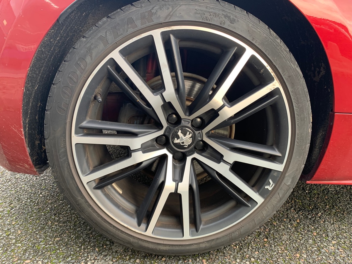 Peugeot RCZ 270 | R | Pack Sport | GPS | Radar avant arriére | Baquet sport mi-cuir Alcantara