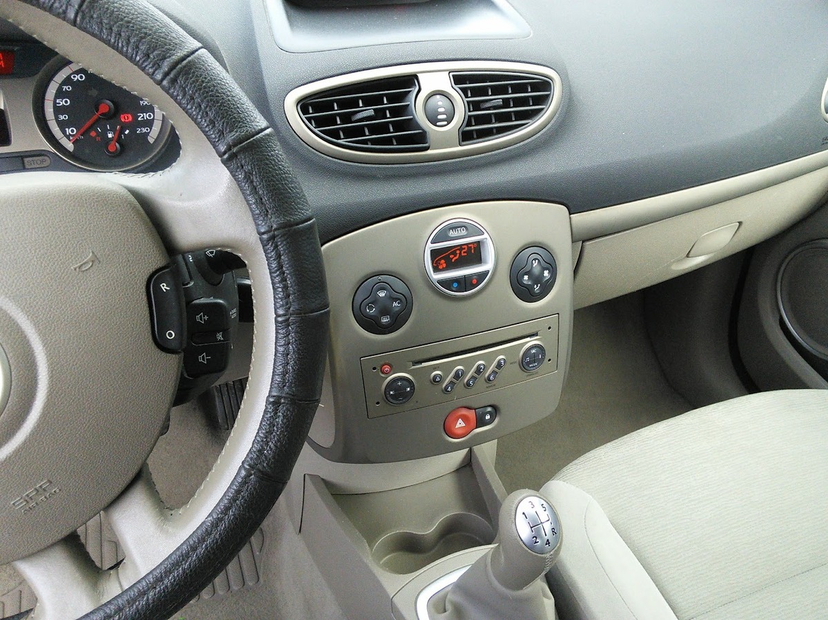 RENAULT Clio III 5 Portes 1.5 dCi 86 cv Privilege CLIM - distribution faite