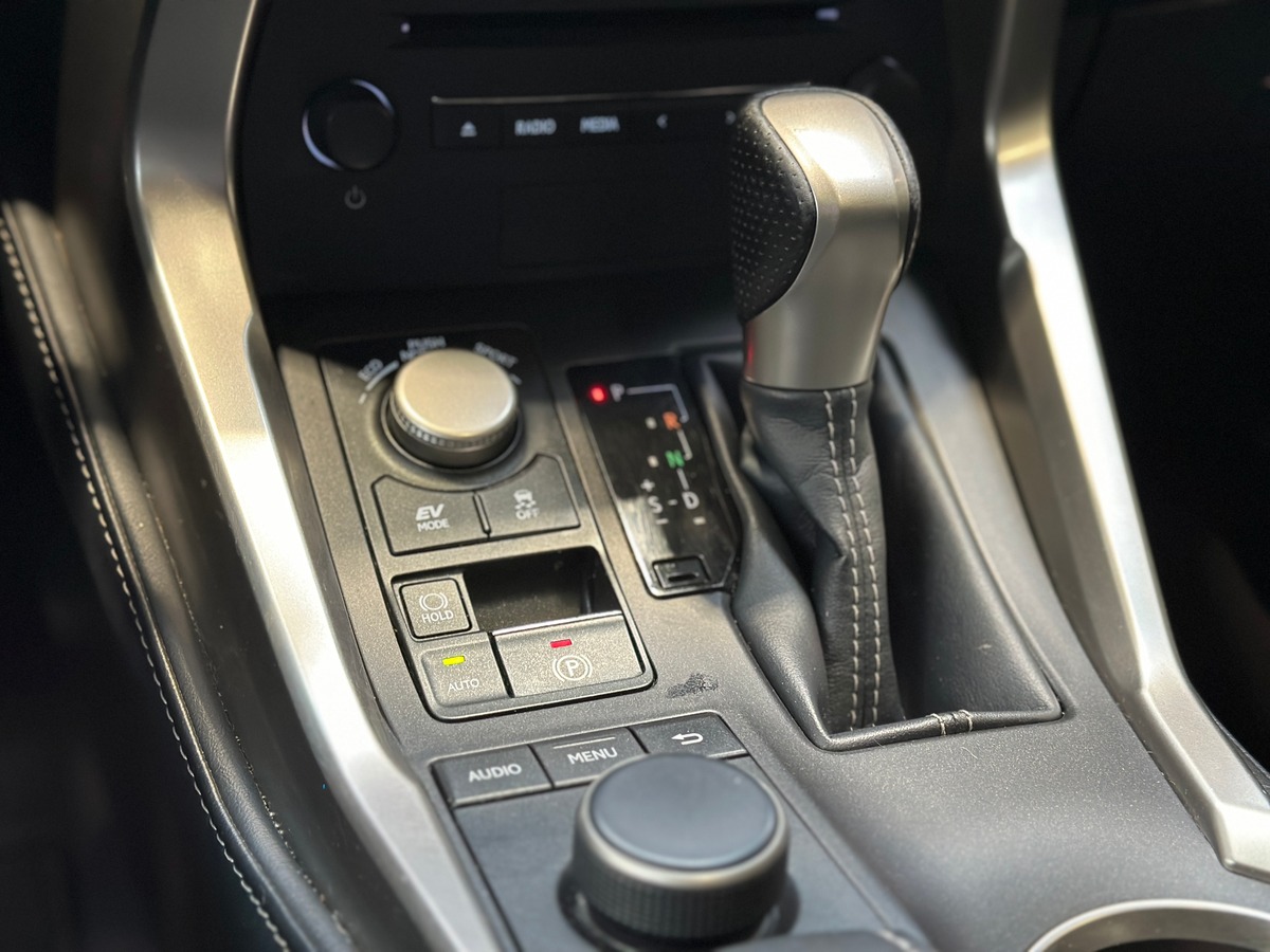 Lexus NX 300h 2.5 197 cv F SPORT Hybrid 4WD E-CVT 155 ch