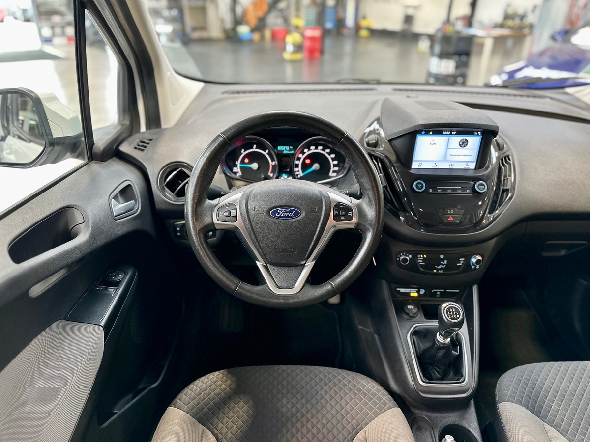 Ford Tourneo Courier (2) 1.5 TDCi 100 Titanium BVM6 + Attelage h