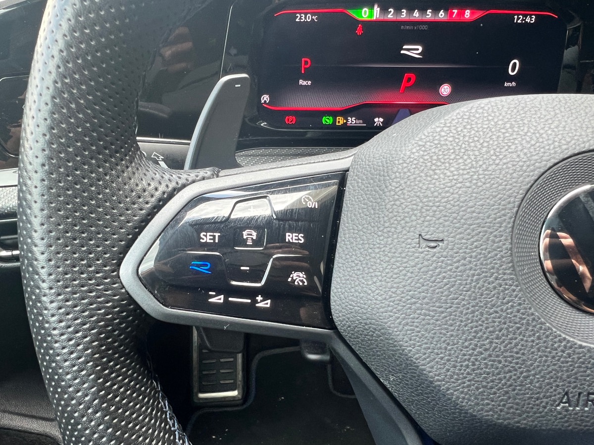 Volkswagen Golf VIII R 2.0 TSI 320 4Motion DSG7
