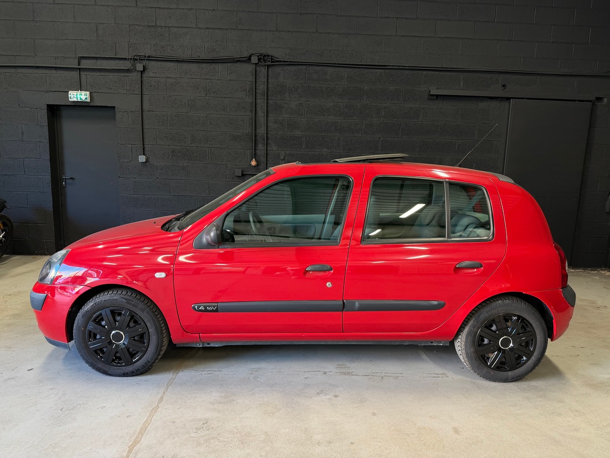 RENAULT Clio 2 1.4 Boite Automatique / Toit Ouvrant