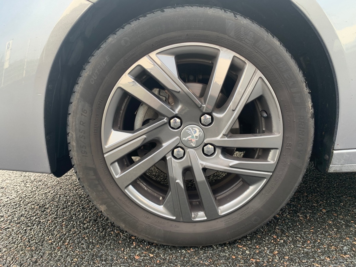 Peugeot 208 75 ch | Active pack | GPS | Mirror Link | Radar de stationnement arriére