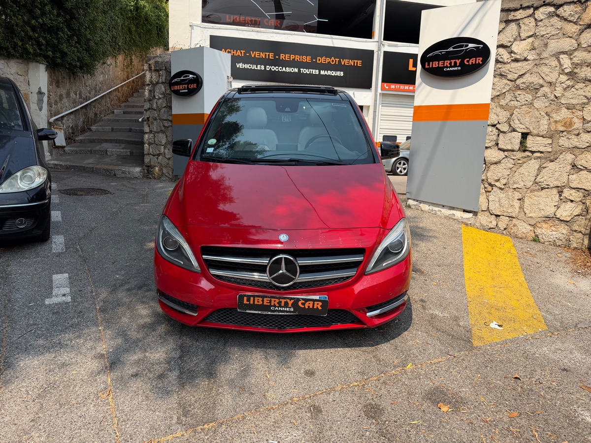 Mercedes Benz CLASSE B 180 1.5 CDI 109 CV / Pack AMG Fascination / Toit Ouvrant /  Intérieur Cuir