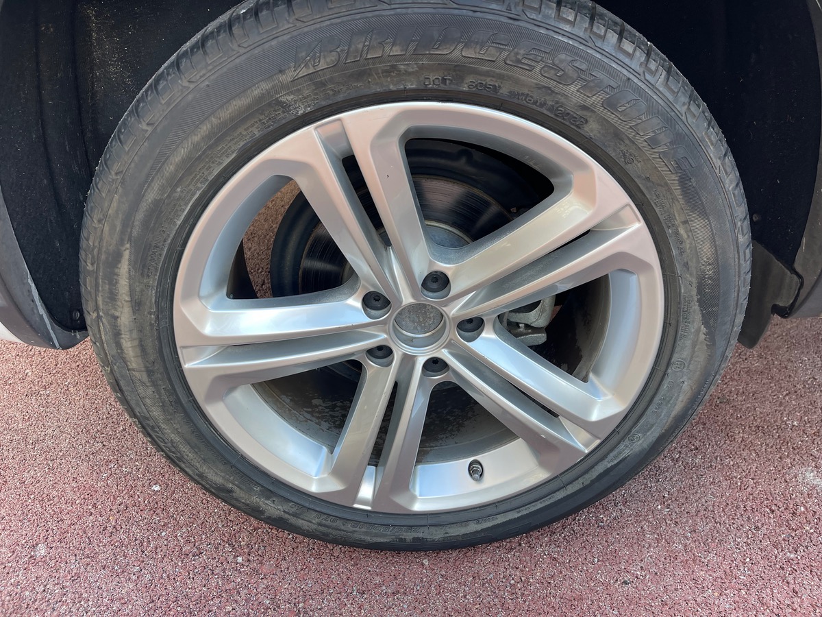 Volkswagen Tiguan 1.4 TSI 150 CV R LINE/ Boîte auto / KM Reel / Toit Ouvrant / Intérieur Cuir