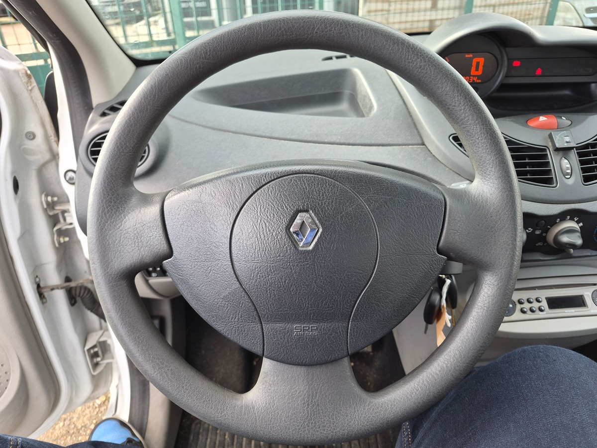 RENAULT Twingo II 1.2 60