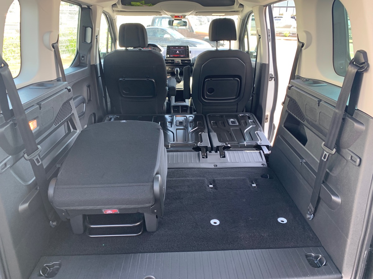Peugeot Rifter 102 ch | Allure | 7 places | GPS | Roue de secours | Radar de stationnement arriére