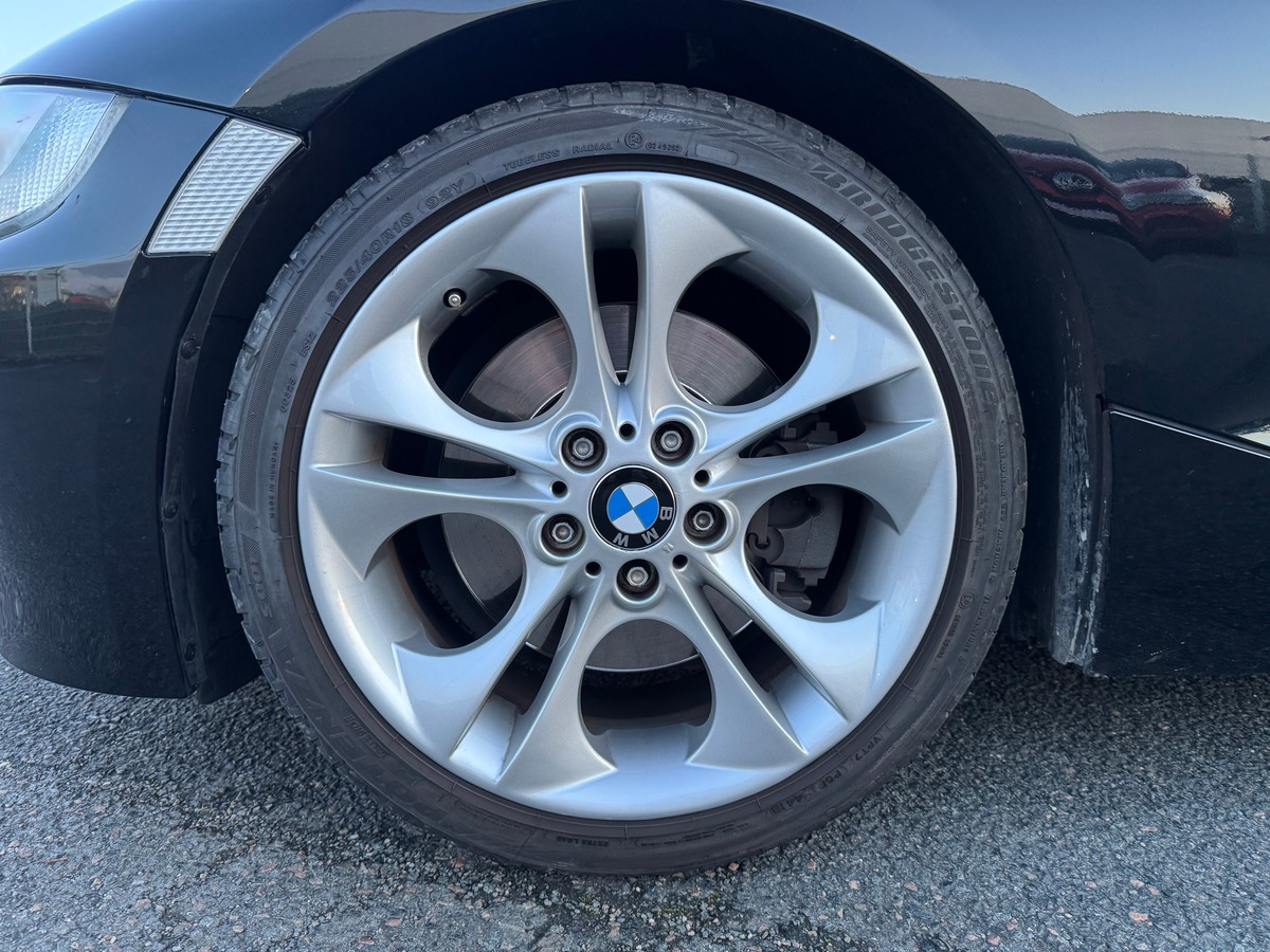 Bmw Z4 3.0si 265 ch | GPS | Volant et pommeau de vitesse M | Jantes 18'' | Climatisation | Cuir