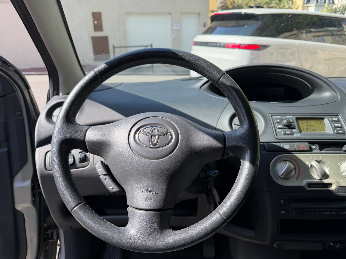 Toyota Yaris VVTI 1.0 65 CV / Boîte auto / 1 er Main / KM réel