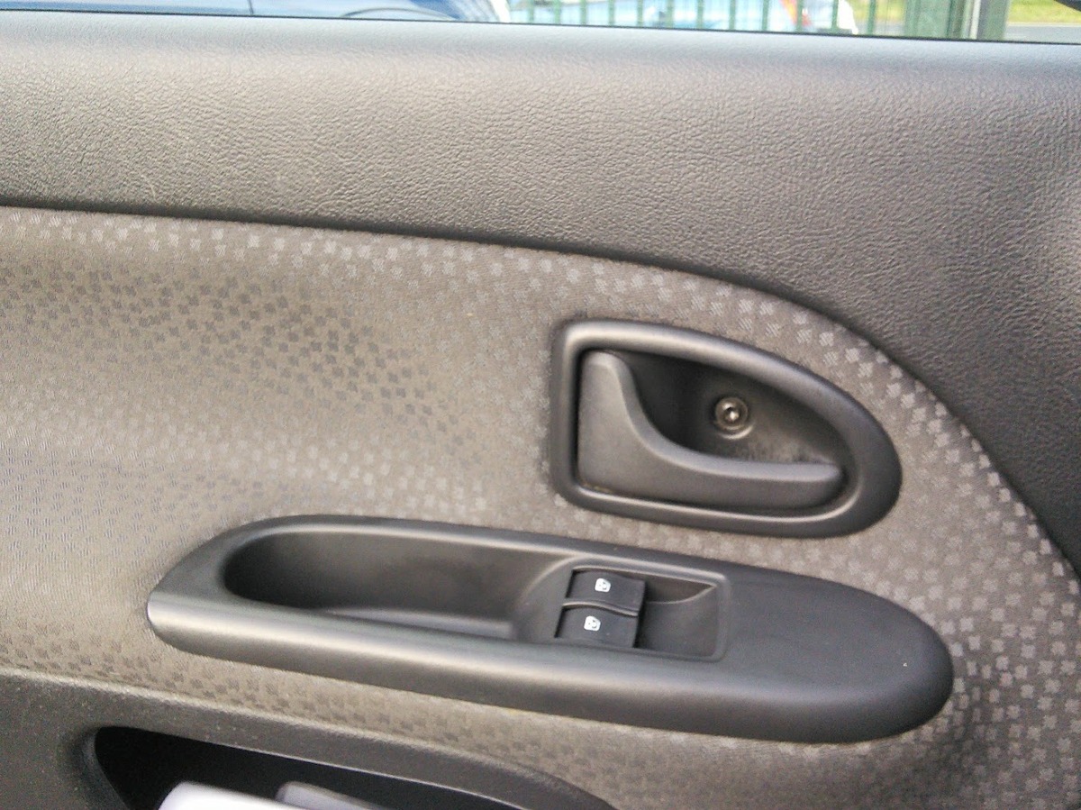 RENAULT Clio 1.2 75 Authentique DISTRIBUTION NEUVE