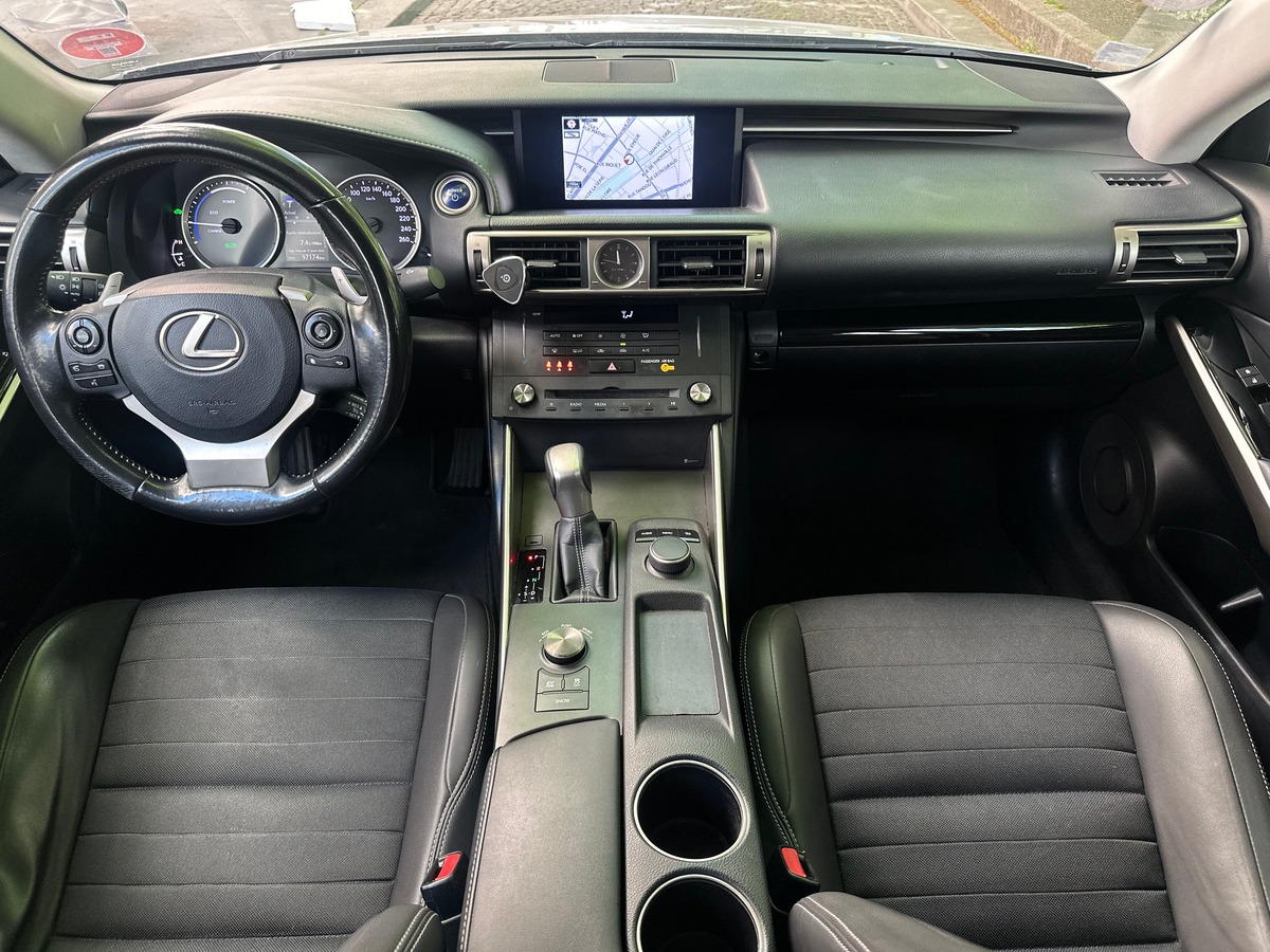 Lexus IS300 H Business E-CVT 181 cv Entretien Lexus