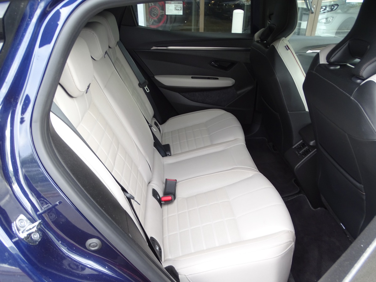 RENAULT MEGANE-E V E-TECH Ev60 220 Ch  ICONIC / SELLERIE BLANCHE / HARMAN KARDON / CARPLAY