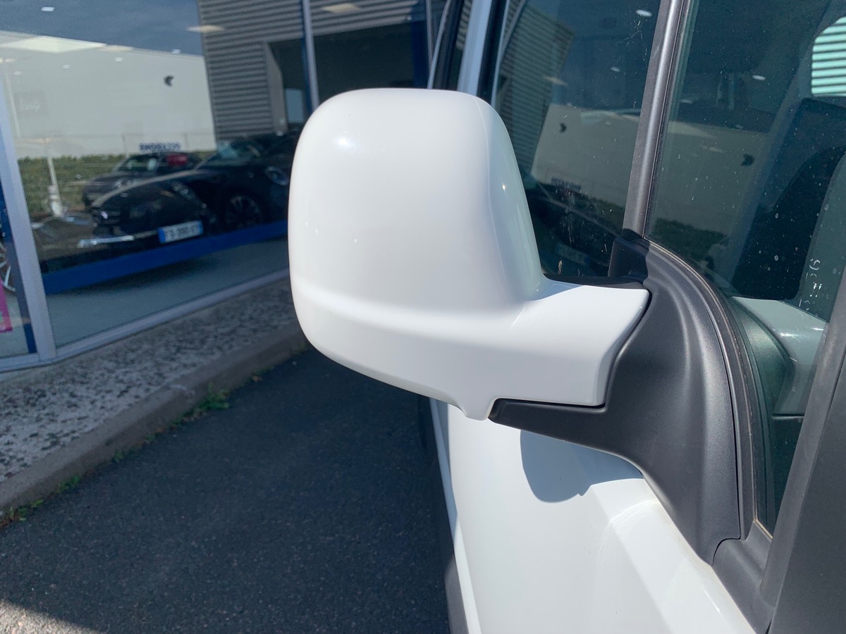 Peugeot Rifter 102 ch | Allure | 7 places | GPS | Roue de secours | Radar de stationnement arriére
